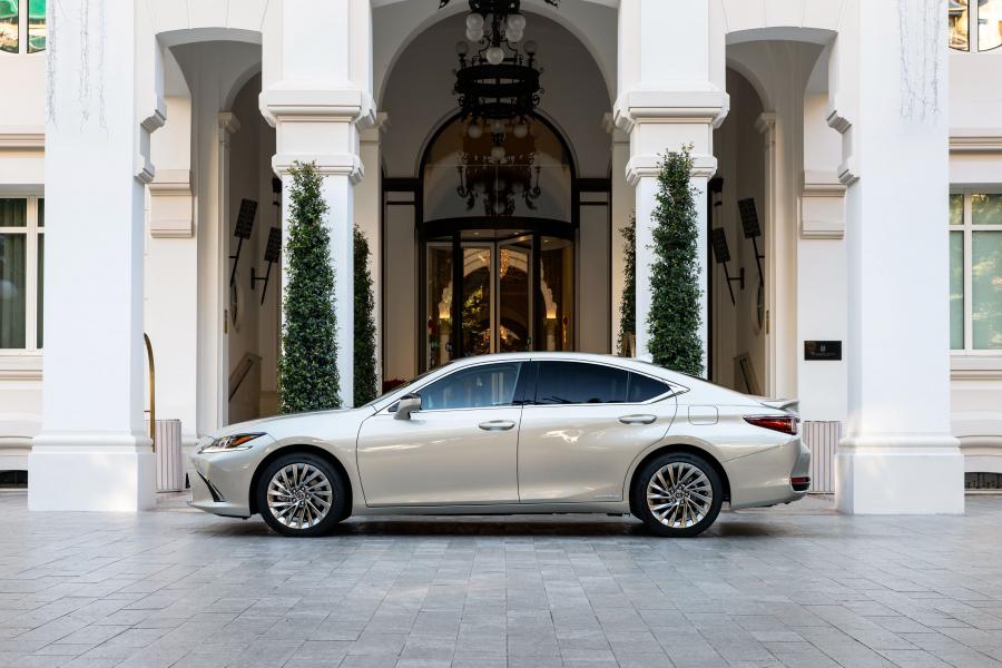  Lexus ES300h 2018 года  (WW) (фото 71 из 71)